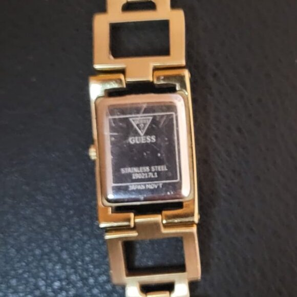 Guess Women's Watch - Model I90217L1 (Copied ad) - Picture 3 of 3